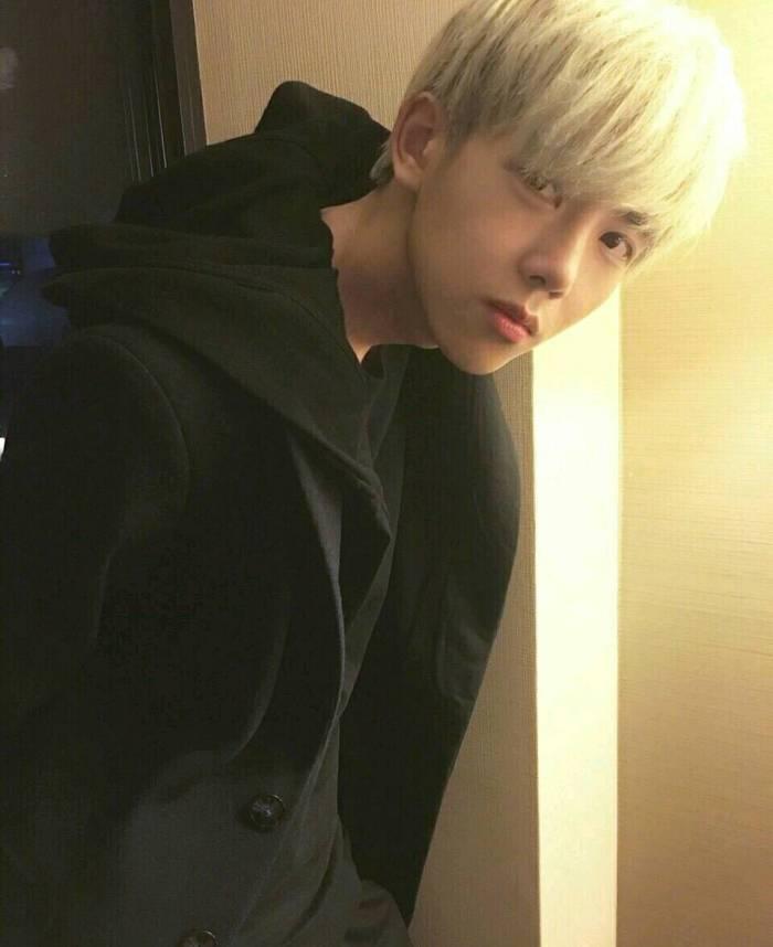 女生喜欢男生身体有什么表现会一直忍的住不主动找他聊天吗