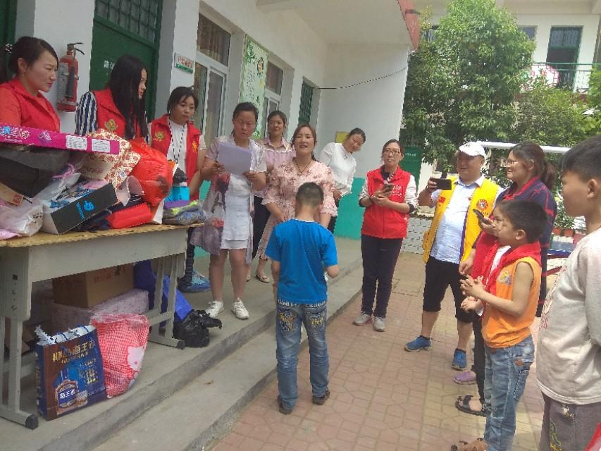 送小学男什么礼物好,想送个小礼物