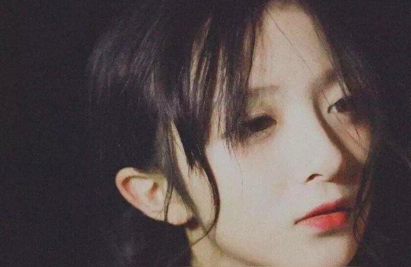 闺蜜不让我和喜欢的男生接触,我刚才拒绝了闺蜜的一个要求