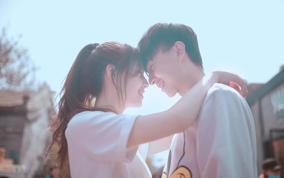 男生对男生有好感的表现一个男生知道一个女生暗恋她的表现