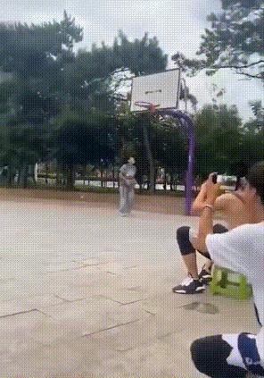 男生很听一个女生的话,男人会忘记一个真心爱过他的女人吗