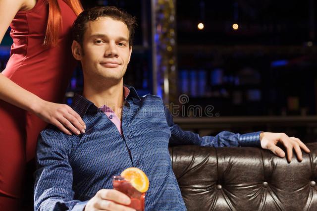 婚外情男人只是玩玩你的表现在外面玩的女人有真感情吗