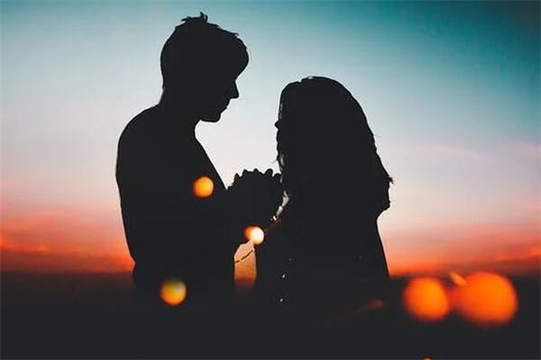 很努力的女孩子男人喜欢吗万一被拒绝会不会很尴尬