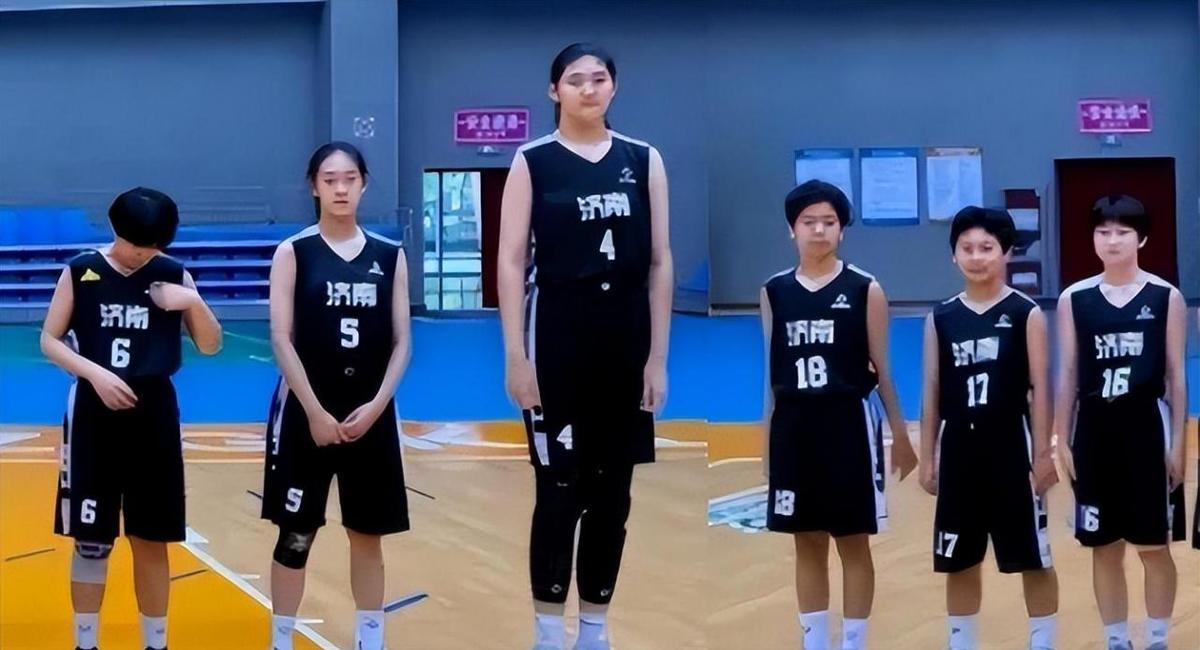 15岁正常身高是多少男孩,12岁的男生跑100米