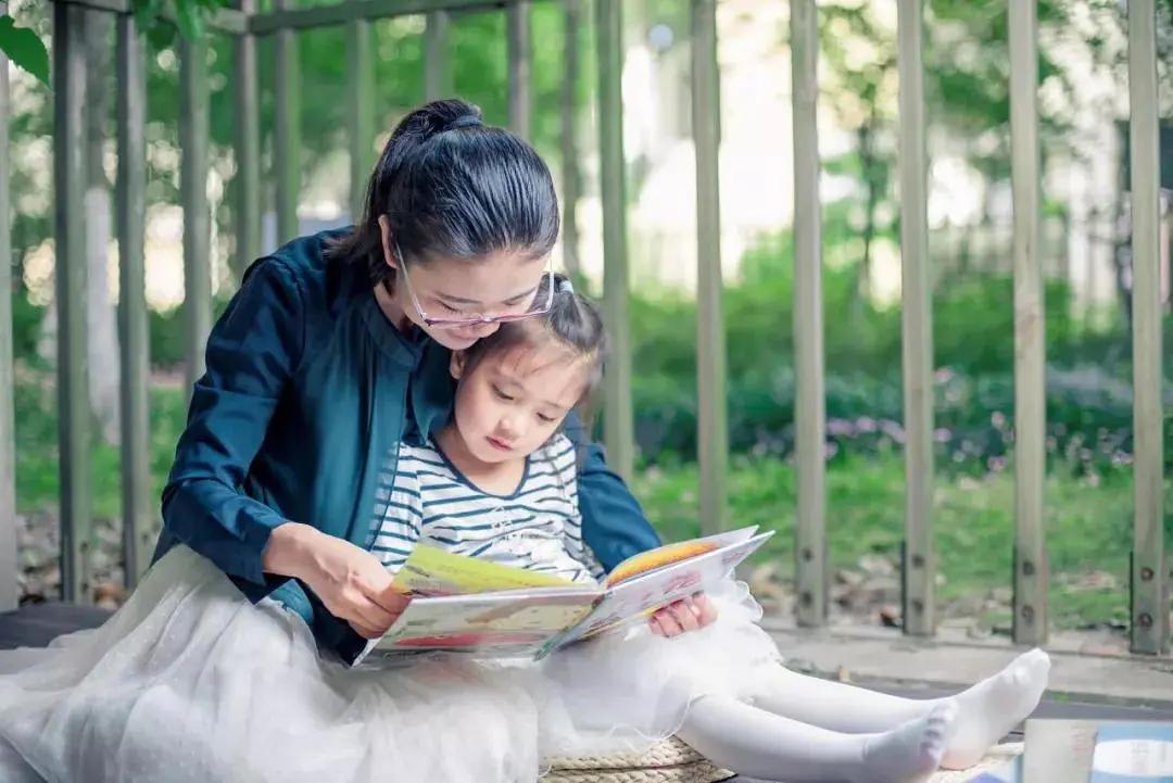 适合睡前读书句子倾向于买书看还是去图书馆借书看