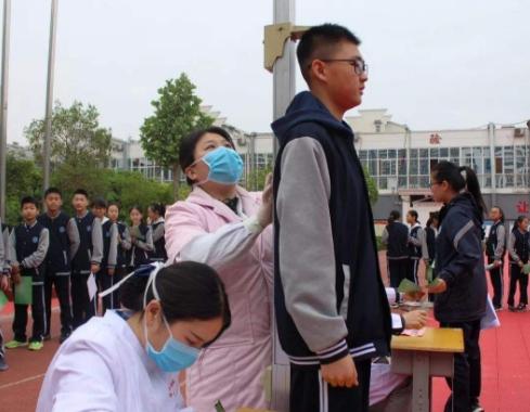 18岁还能长高吗男生,男生18岁还可以长高吗