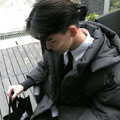 女生喜欢男生哪个部位知乎,如何获得女生的好感