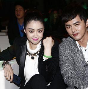 男朋友觉得我看不上他男友喜欢看别的女生照片正常吗