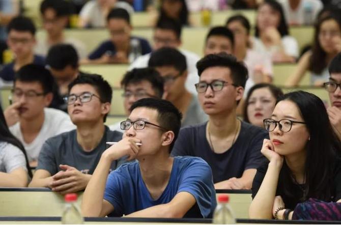 在学校如何追男生如何找一个高学历的男朋友