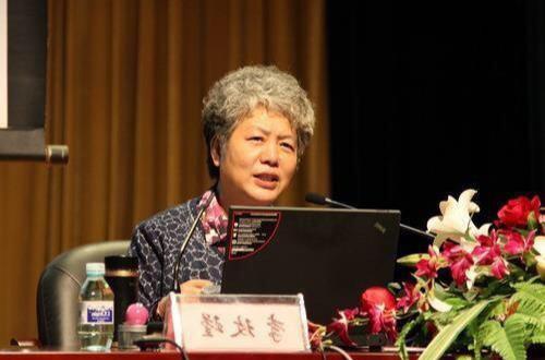 如何和男生聊天找话题在写作业我家孩子现在每天写作业都要写到很晚