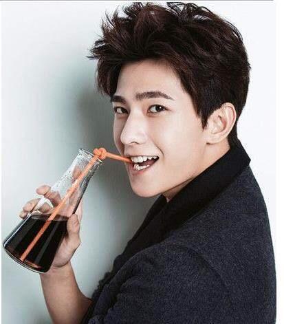 喜欢的男孩喜欢男的,但他已经有女朋友了