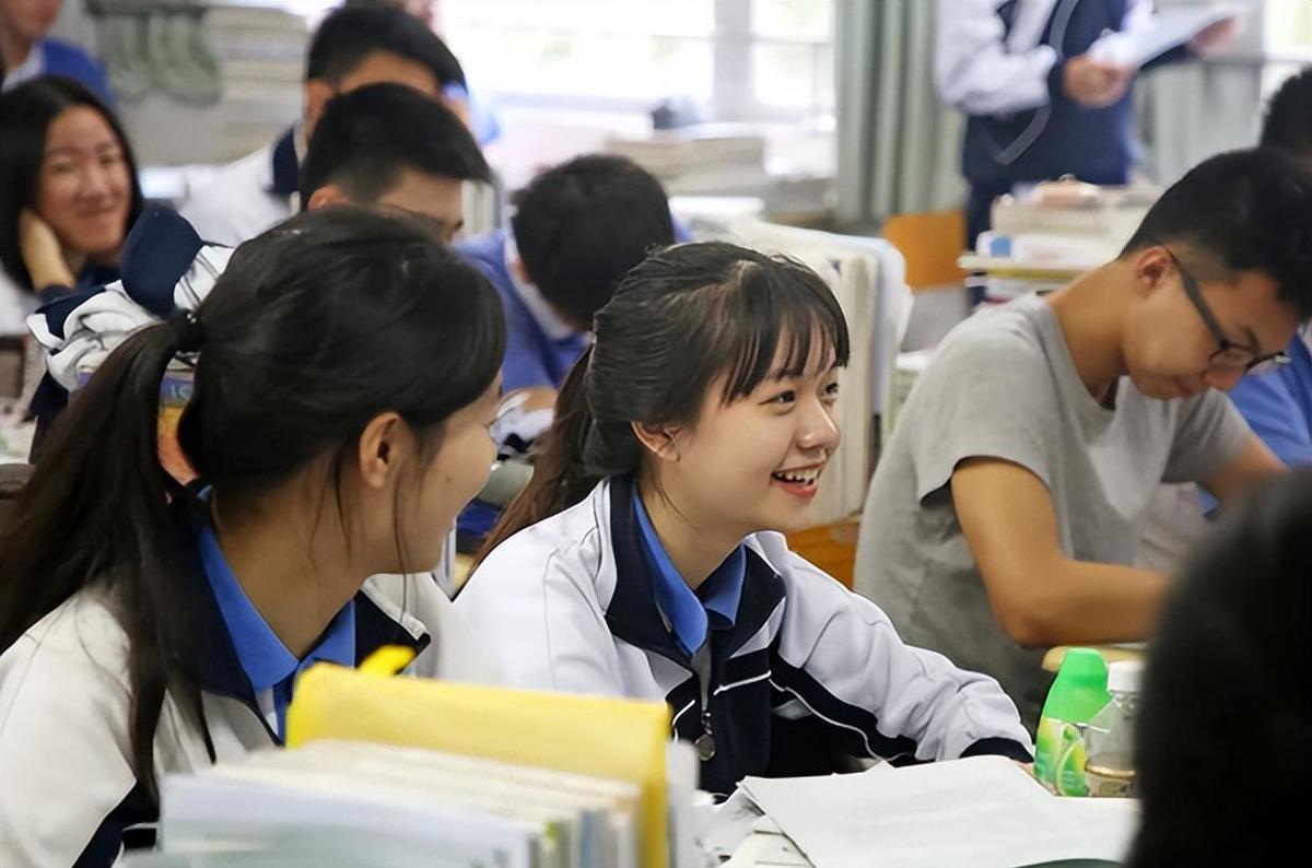 怎么追男孩子初中生,但是我女儿只想学习不喜欢他