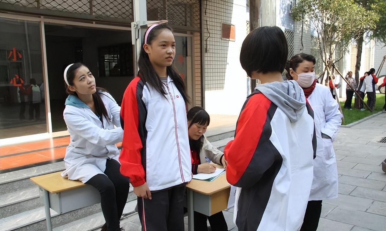 初中生标准身高体重对照表女初中生平均身高多少