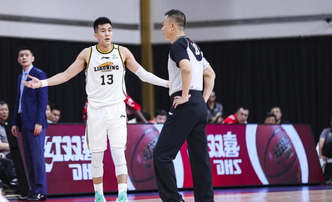 t的手指在里面怎么转,t星人有几个手指