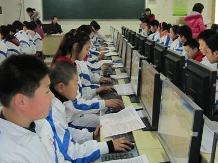 初中生喜欢一个男生的表现,内向的初中男生喜欢一个人的表现