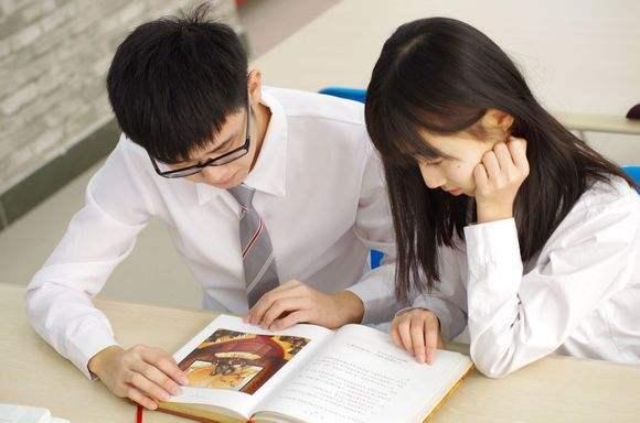 男生喜欢小女孩儿童什么心理男孩知道一个女孩喜欢他但是不理女孩子