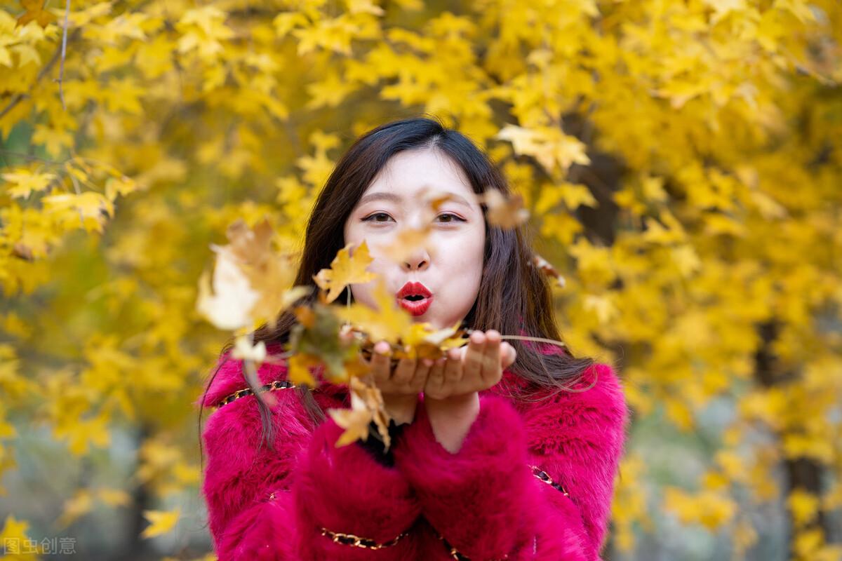 一个女人喜欢摸男人的脸男生摸女生的脸是什么感受