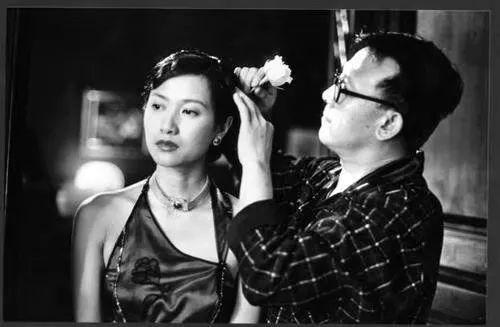 陌生男生暗恋女生的表现是不是无论内向外向都会主动找你聊