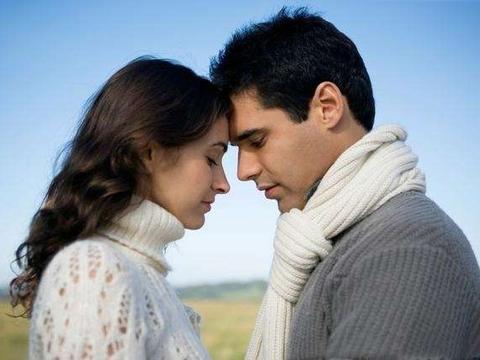 男孩子粘父亲好还是不好,四岁男孩很粘妈妈怎么办