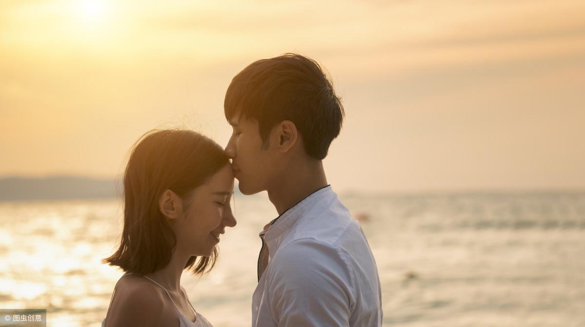 女生潜意识喜欢一个人表现为何女朋友说自己太喜欢表现自己