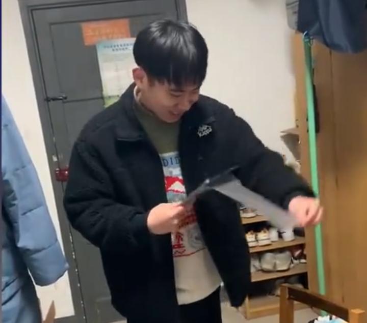 送什么东西给男生比较好,送普通男性朋友什么礼物比较好500以内