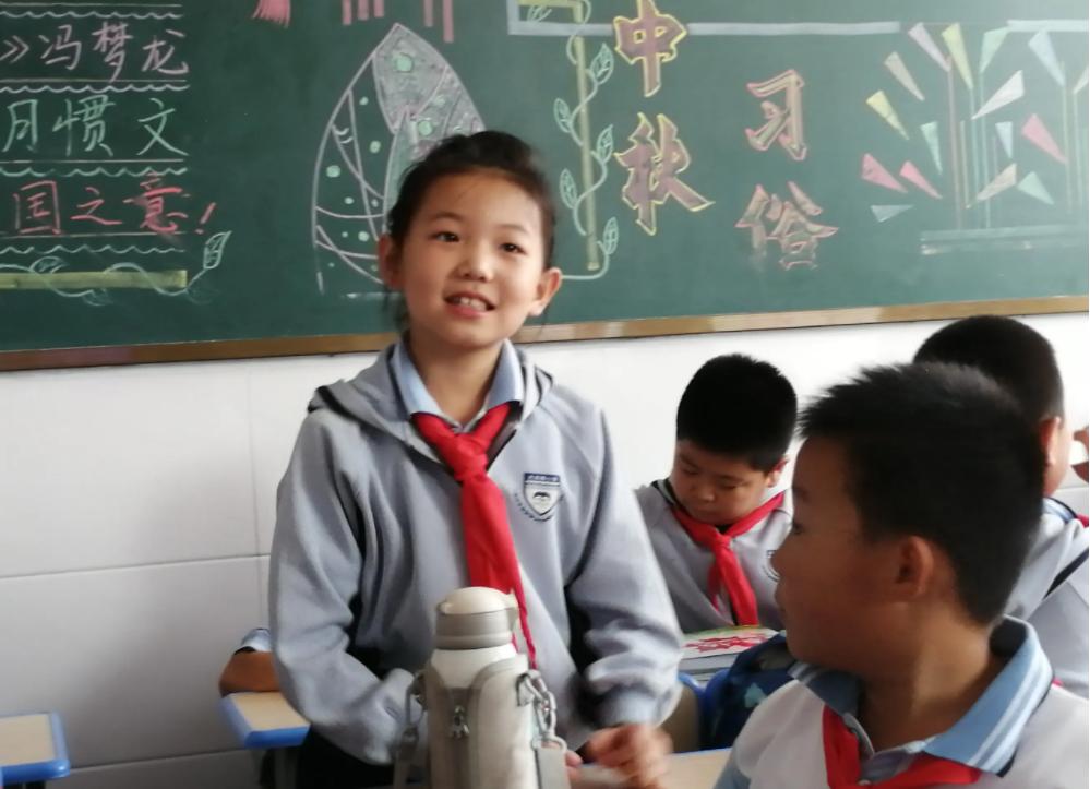 喜欢你的男生有什么表现初中初中喜欢你的男生突然想约你出去