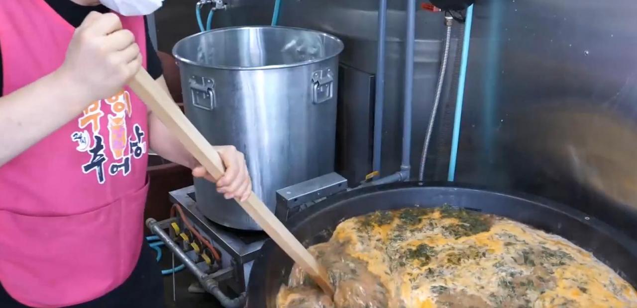 男生给女生买吃的说明什么女朋友的闺蜜经常给女朋友买内衣内裤是什么心态