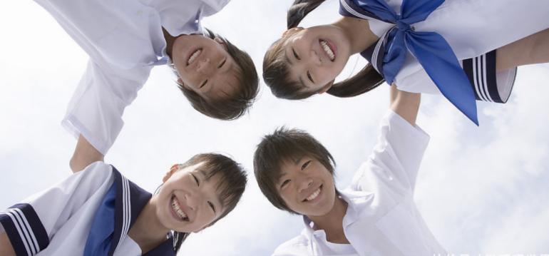 青春期女孩喜欢男孩的表现,青春期男生的暗恋心理