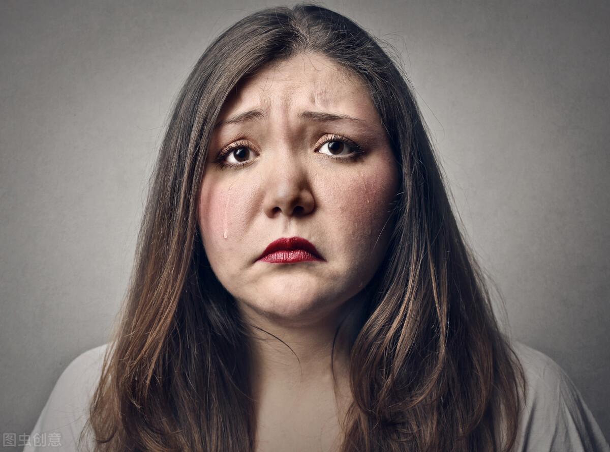 怎么才能让胸变小如何穿衣显得胸小