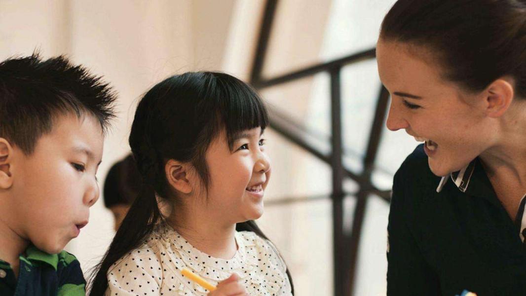 男生为什么喜欢逗内向的女生沉默寡言的男生要怎么学会让女生喜欢上和自己聊天