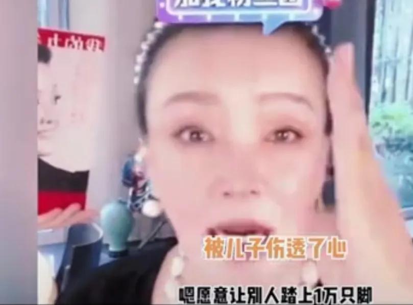 男人堆里的女人,却不拒绝别的男人