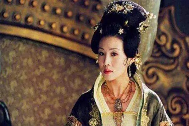 男人最爱哪个女人,为什么大多男生喜欢长得漂亮的女生