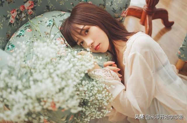 怎样和女孩子聊天有话题又幽默,怎样和女孩子聊天