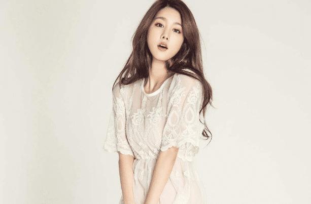 男生喜欢女生有什么表现高中,喜欢一个人的眼神是什么样的