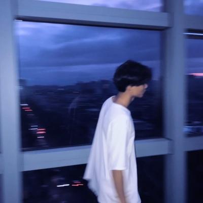 男生头像冷酷帅气侧脸为什么有人认为王一博很帅