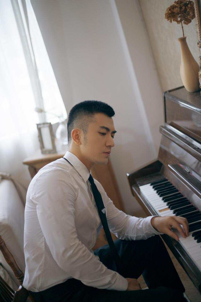 男生喜欢男的怎么解决该怎么和他交流