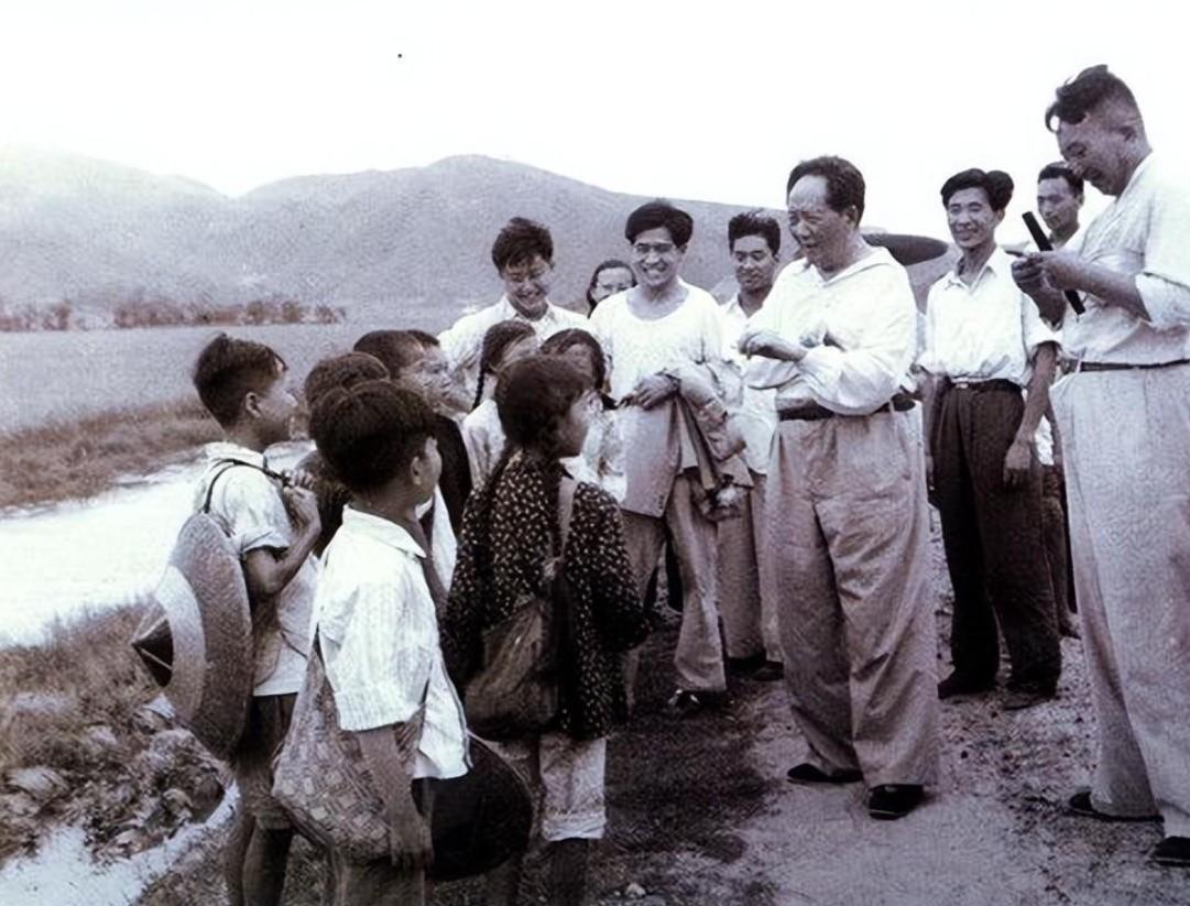 男的说我看不上他,电视和电脑都是链接网络的