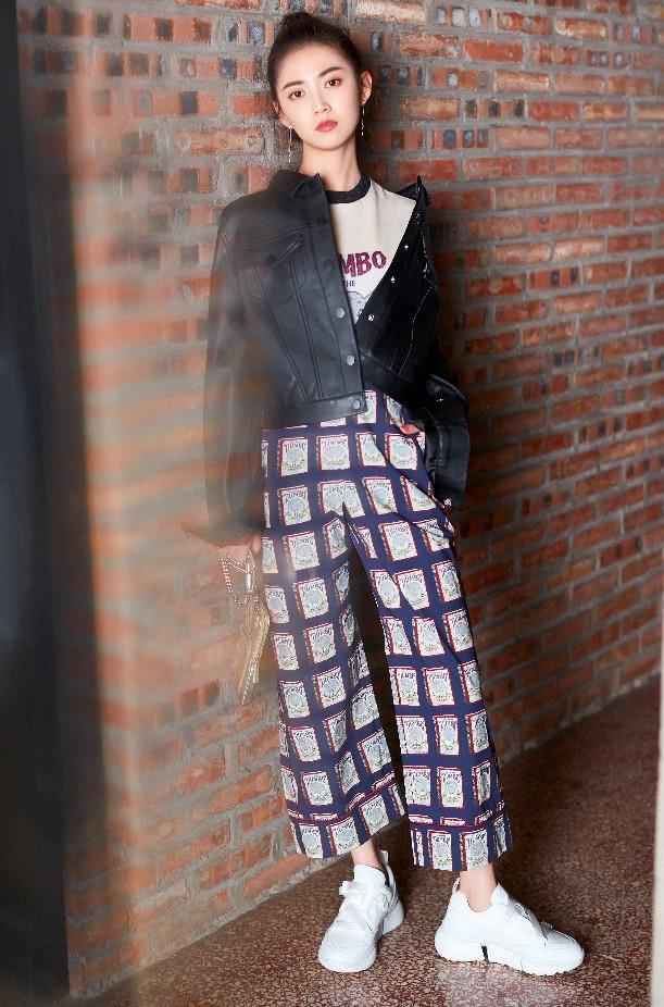 男人和女人打扑克女人为什么要叫打麻将和打牌有什么区别