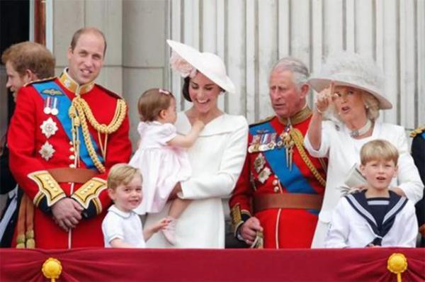 主动发表情又不说话捂脸表情表达了什么情感