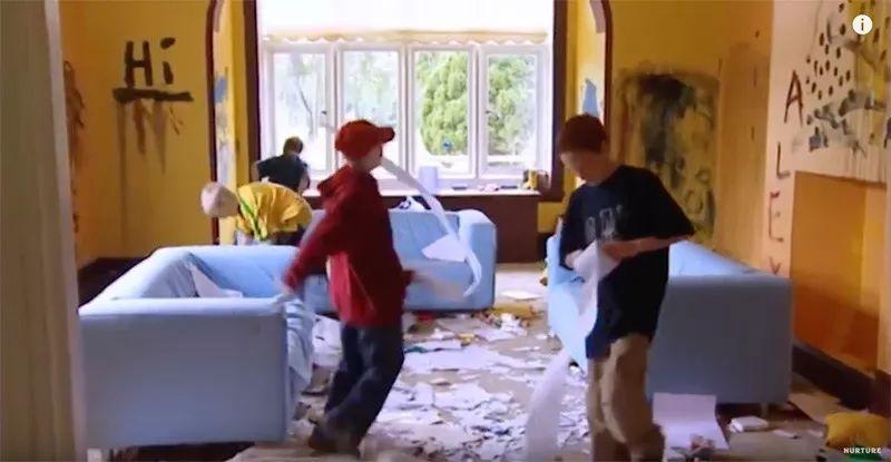 喜欢男孩子的男孩子住在一起的为什么有些人爱着爱着却不爱对方了