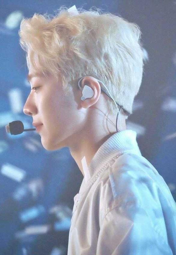 女生提问男生热门话题,怎么跟一个话少的男生聊天