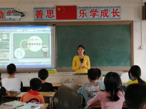 青春期男生喜欢男生怎么办啊视频年纪大的男人为什么会喜欢年轻条件一般的姑娘