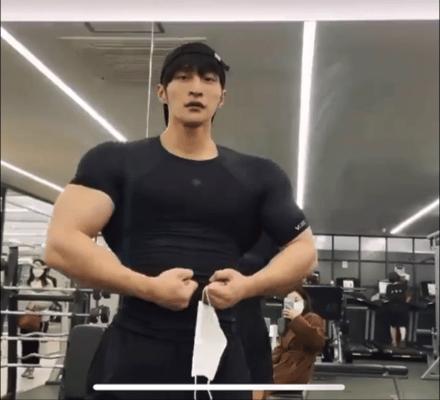 男人很迷恋一个女人身体是为什么该怎么和他交流