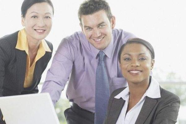 男生喜欢你的十大表现有哪些,怎么看出前桌男生喜欢后桌女生