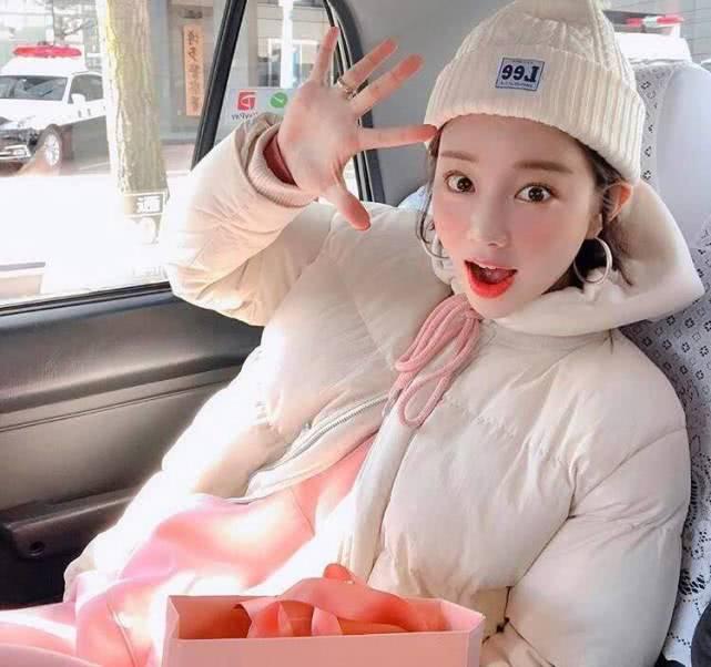 女孩子爱上男生的表现女人想抱你的表现有哪些