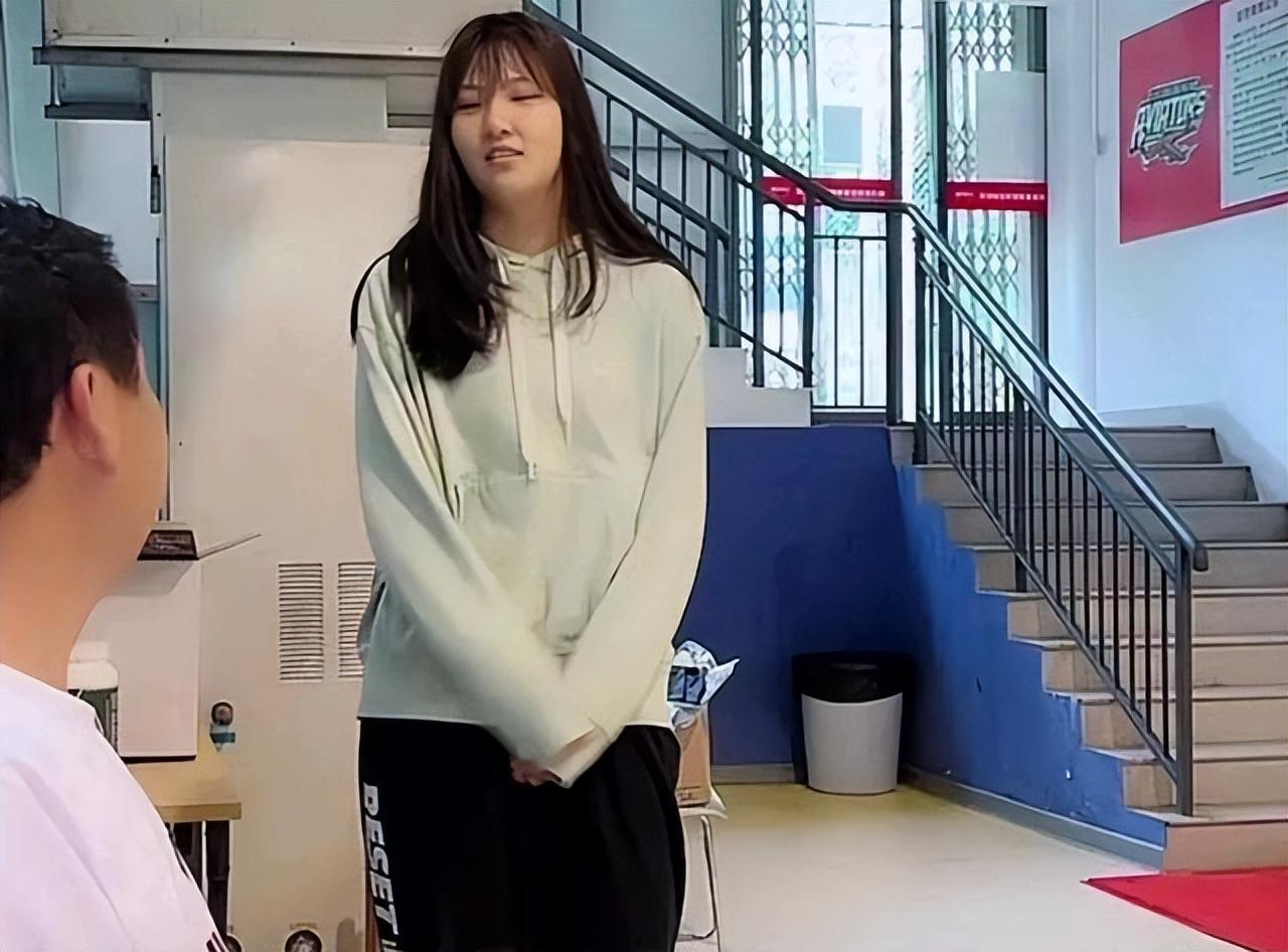 13岁女生的标准身高是多少最高纪录264米算不算远啊