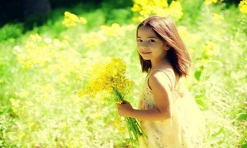 女孩身体发育年龄表,四周岁女宝宝身高体重多少才是正常的