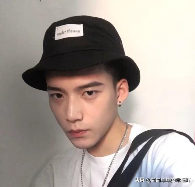 男人心里都有一个最爱的女人应不应该和他在一起呢