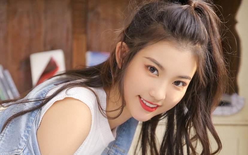 个高的男生和个矮的女生,可是我就是接受不了他比我矮