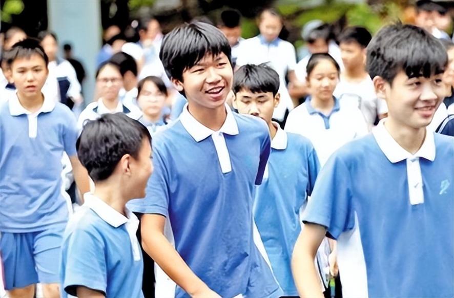 初中女生正常身高,初中168算不算高